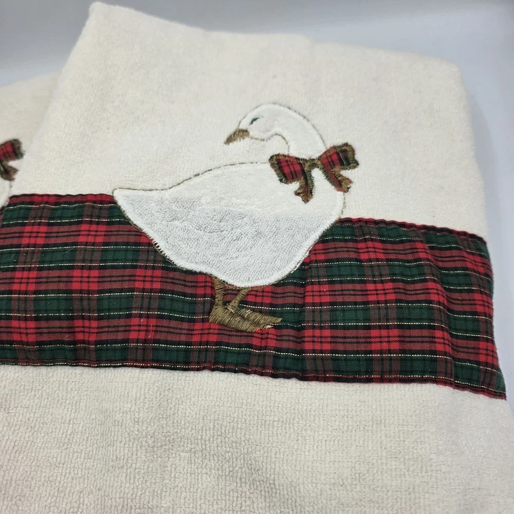 Vtg. R. A. Briggs Christmas Goose Duck 2 Bath Towels Red Green Gold Plaid Ivory